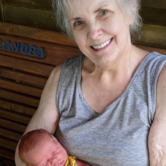 Meet your Posher, Laurie - Picture 3 of 5